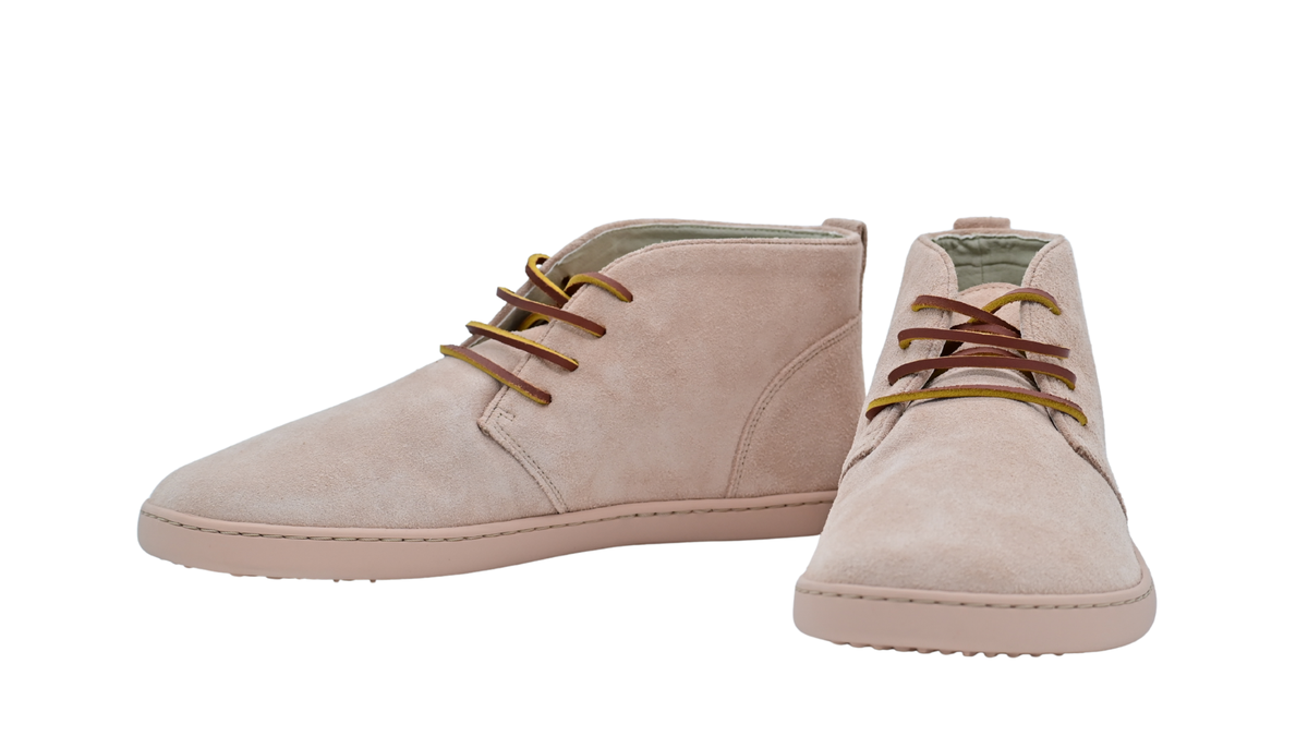 Barfußschuh mit breiter Zehenbox, flexibler Sohle und Schnürung, geschlossene Zehen und geschlossener Fersenbereich, Seiten- und Vorderansicht als Paar