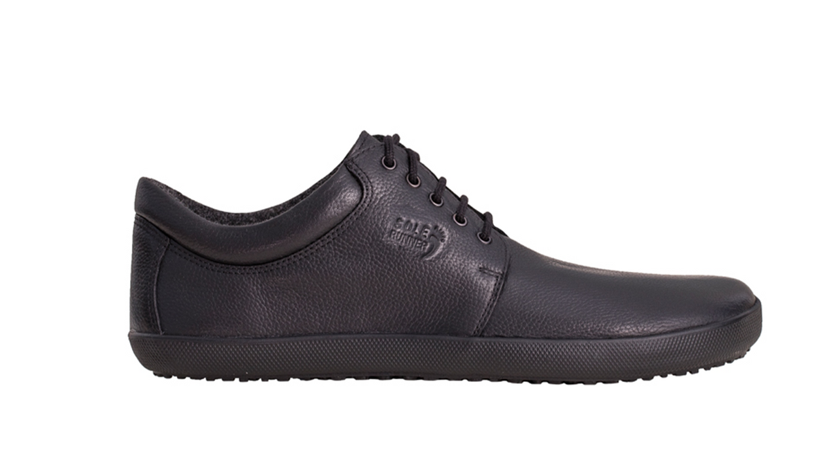 Barfußschuh, geschlossene Zehen und geschlossener Fersenbereich, Schnürsenkel, flexible Sohle, einzelner Schuh, Seitenansicht außen