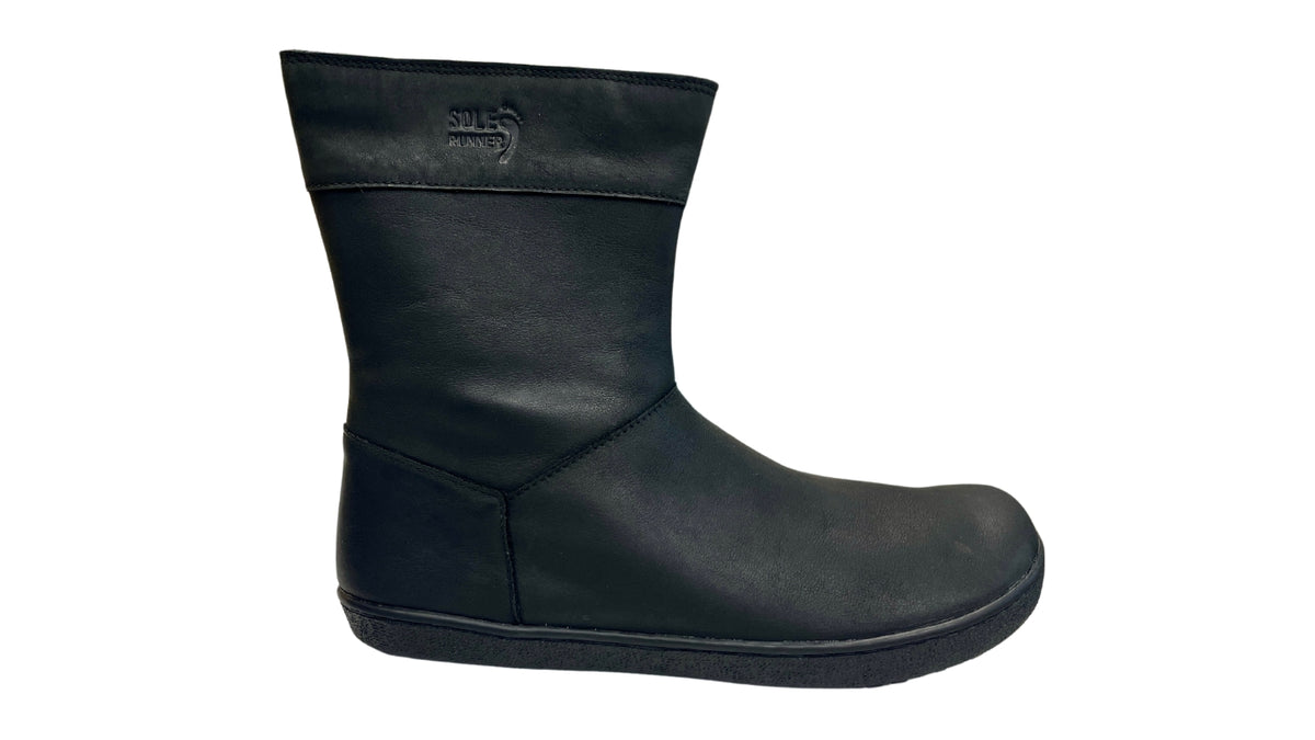 Barfußwinterstiefel, geschlossene Zehen und geschlossener Fersenbereich, ohne Verschluss, flexible Sohle, einzelner Schuh, Seitenansicht außen