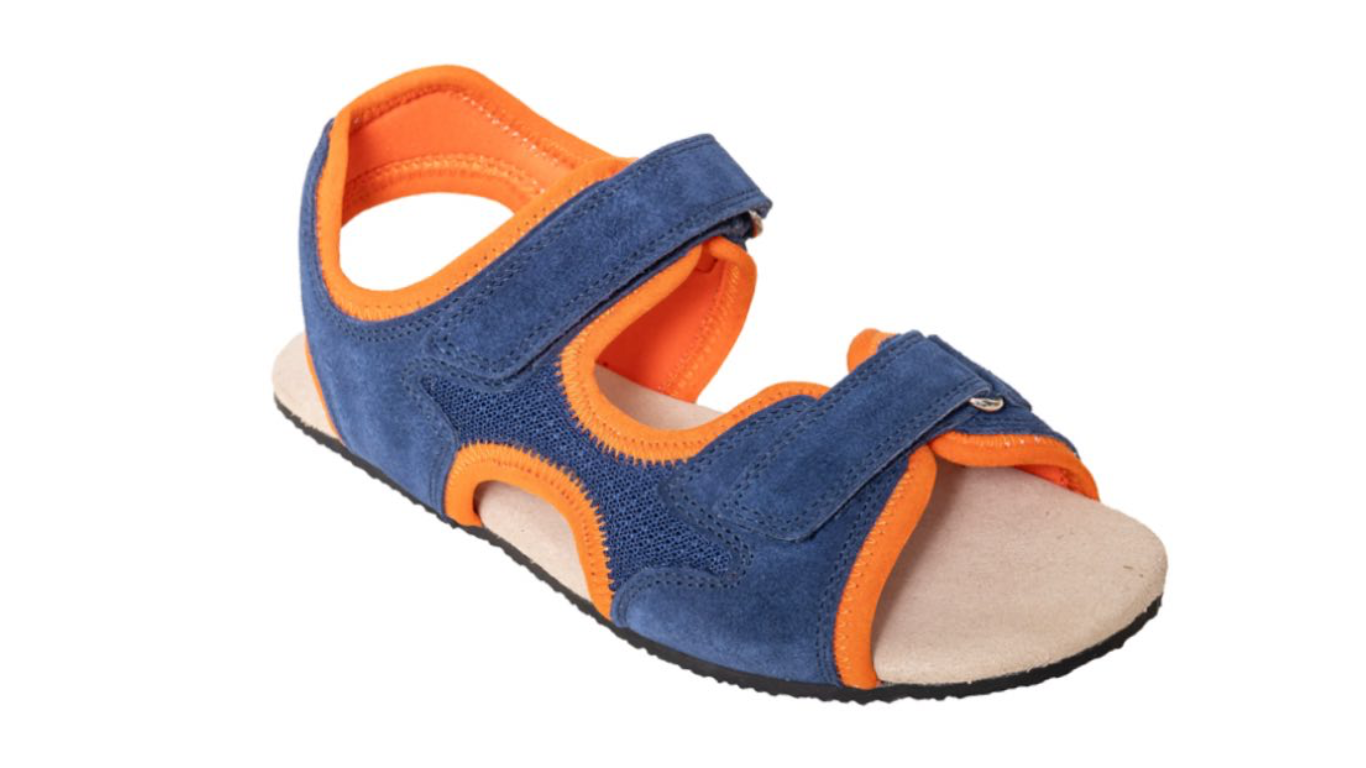 Kinder Barfußsandale, offene Zehen und offener Fersenbereich, zwei Klettverschlüsse und Riemen, flexible Sohle, einzelner Schuh, schräge Vorderansicht