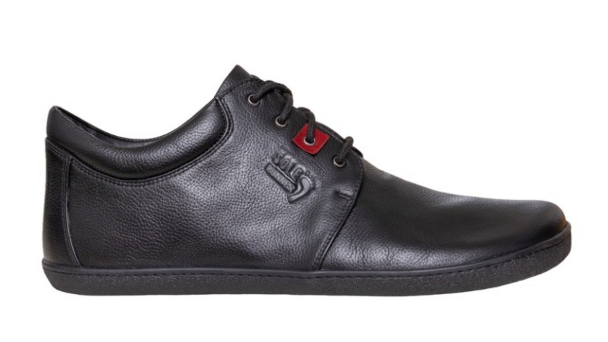 Barfußschuh, geschlossene Zehen und geschlossener Fersenbereich, Schnürsenkel, flexible Sohle, einzelner Schuh, Seitenansicht außen