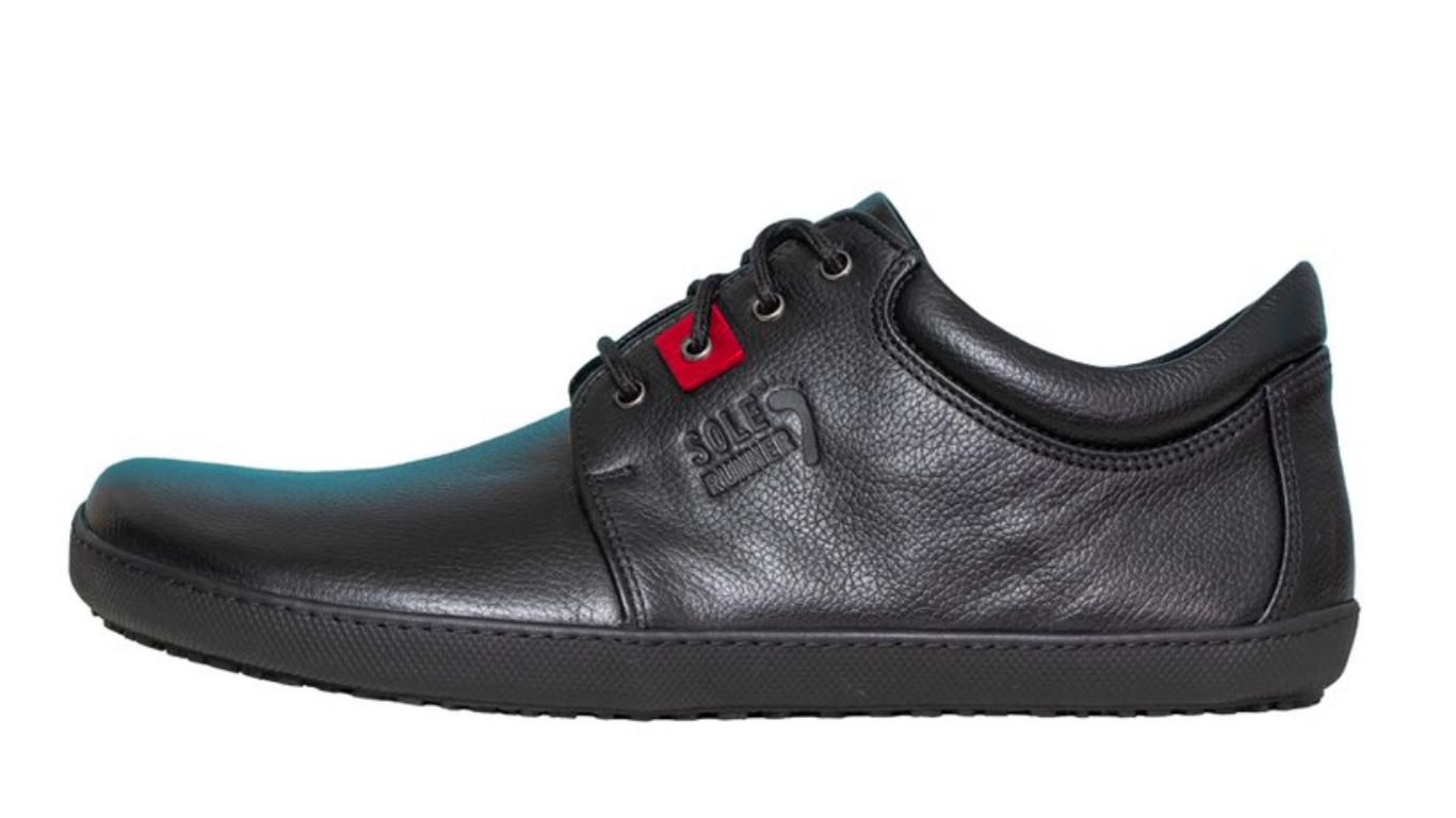 Barfußschuh, geschlossene Zehen und geschlossener Fersenbereich, Schnürsenkel, flexible Sohle, einzelner Schuh, Seitenansicht