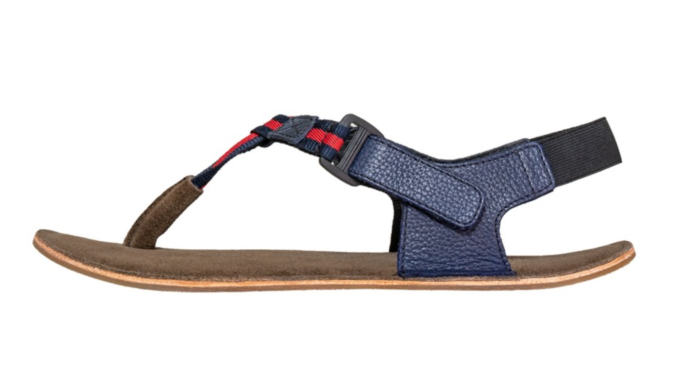 Barfußsandale Zehentrenner, offene Zehen und offener Fersenbereich, Riemen mit Fersenband, flexible Sohle, einzelner Schuh, Seitenansicht außen