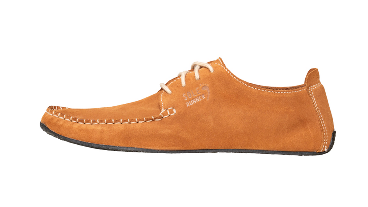 Barfußschuh, geschlossene Zehen und geschlossener Fersenbereich, Schnürsenkel, flexible Sohle, einzelner Schuh, Seitenansicht innen