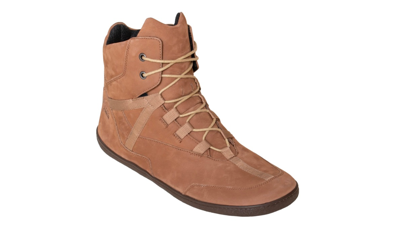 Barfußwinterstiefel, geschlossene Zehen und geschlossener Fersenbereich, Schnürsenkel mit Ösen, flexible Sohle, einzelner Schuh, schräge Vorderansicht