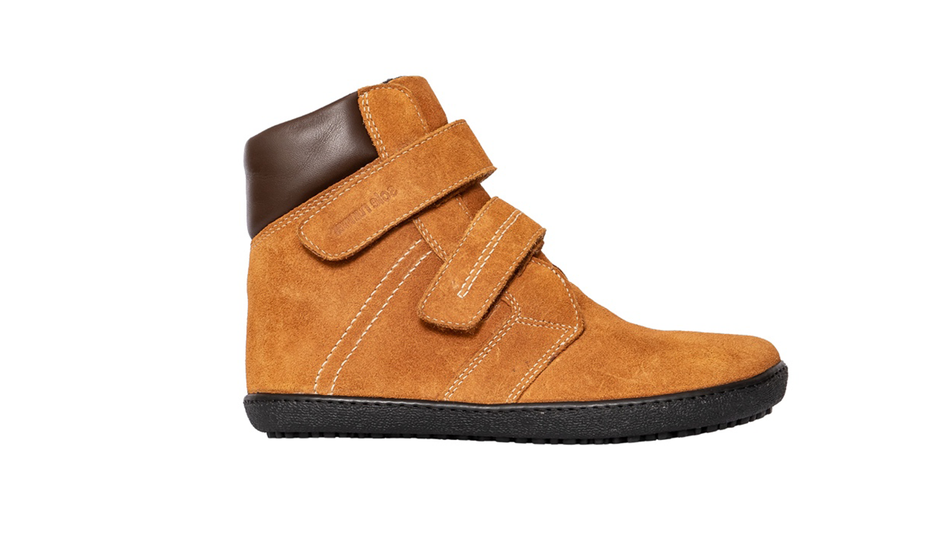 Barfußwinterstiefel für Kinder mit breiter Zehenbox, Klettverschluss und geschlossenem Fersenbereich, Seitenansicht außen
