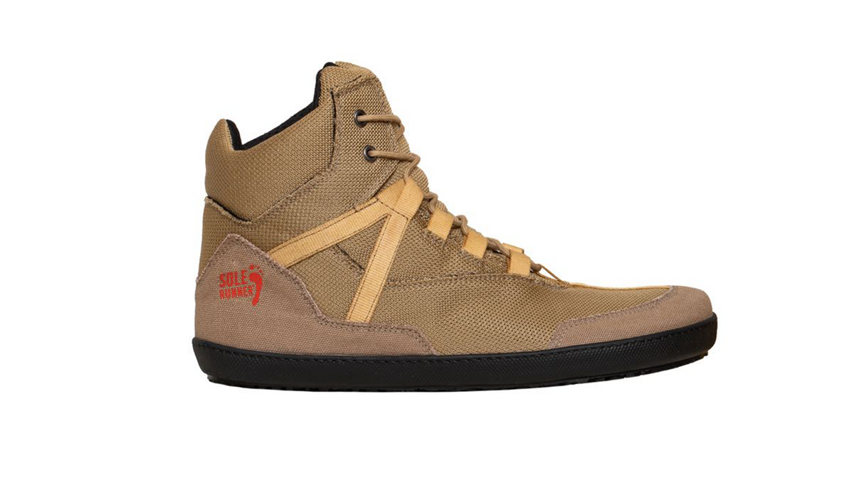 Barfußwinterstiefel, geschlossene Zehen und geschlossener Fersenbereich, Schnürsenkel mit Ösen, flexible Sohle, einzelner Schuh, Seitenansicht außen