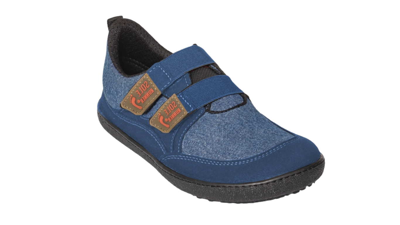 Kinder Barfußschuh, geschlossene Zehen und geschlossener Fersenbereich, Klettverschluss, schräge Vorderansicht