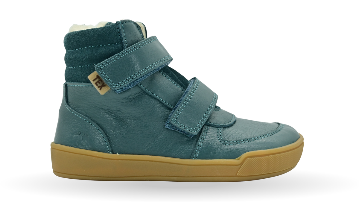 Barfußschuh für Kinder, geschlossene Zehenpartie, geschlossener Fersenbereich, zwei Klettverschlüsse, gepolsterter Schaftrand, flache Sohle, Seitenansicht außen