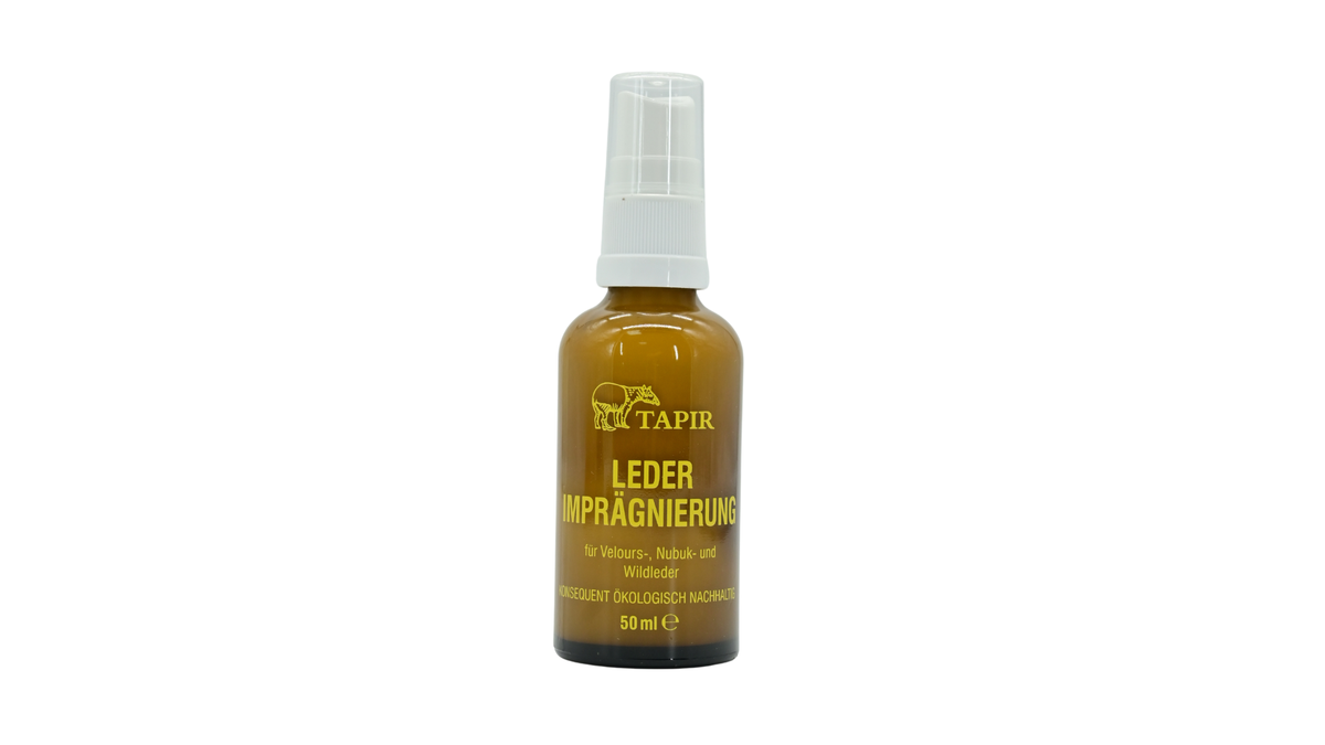 Imprägnierspray für Leder in Glasflasche mit Sprühkopf und Etikett, schräge Vorderansicht
