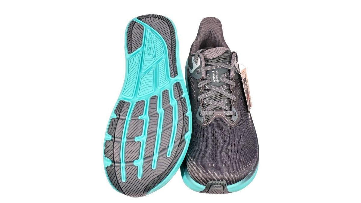 Laufschuh, Ansicht von unten. Segmentierte Laufsohle mit klar erkennbaren Profilzonen.