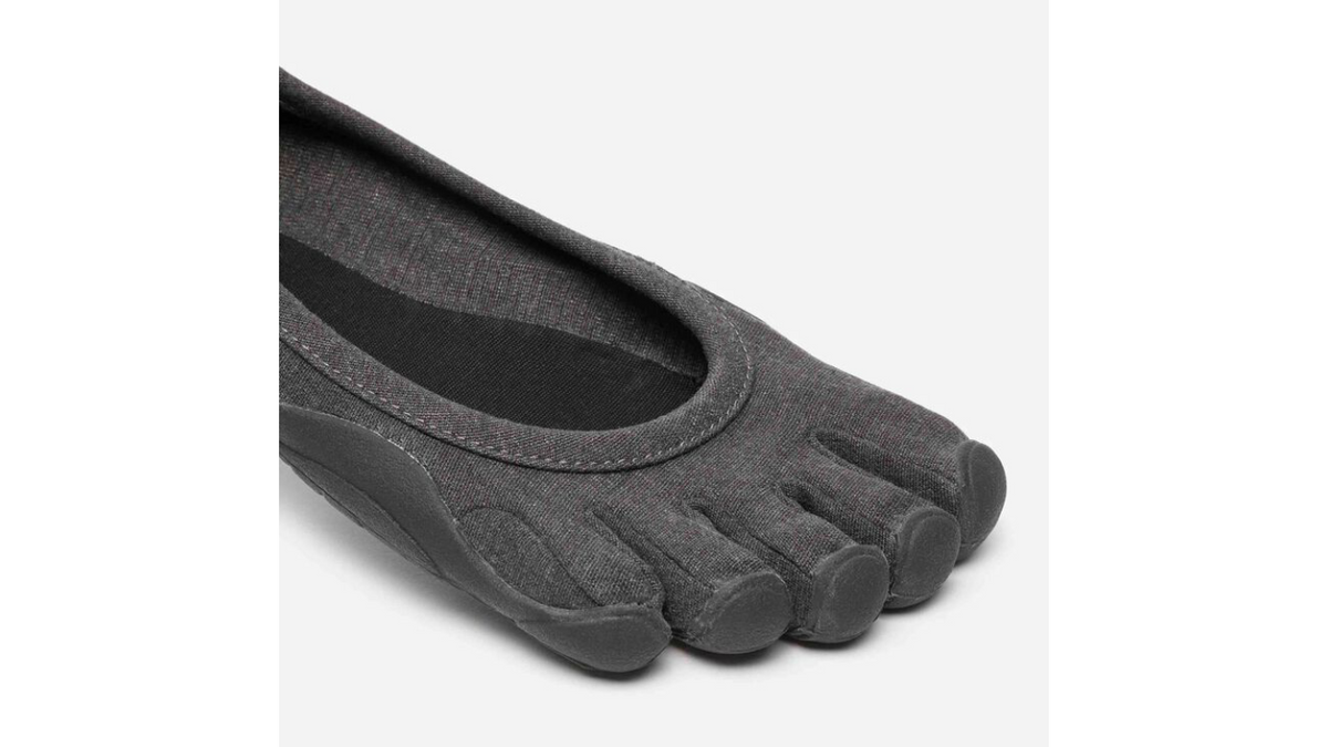 Barfußschuh für Erwachsene mit fünf einzelnen Zehenkammern, Detailansicht Zehen