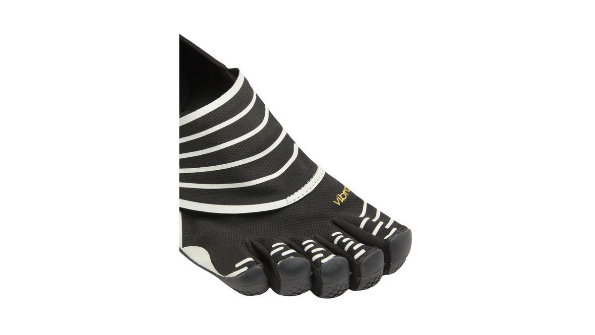Zehenschuh mit separaten Zehenfächern, Klettverschluss und geschlossener Ferse, Einzelschuh, Detailansicht Zehenfächer