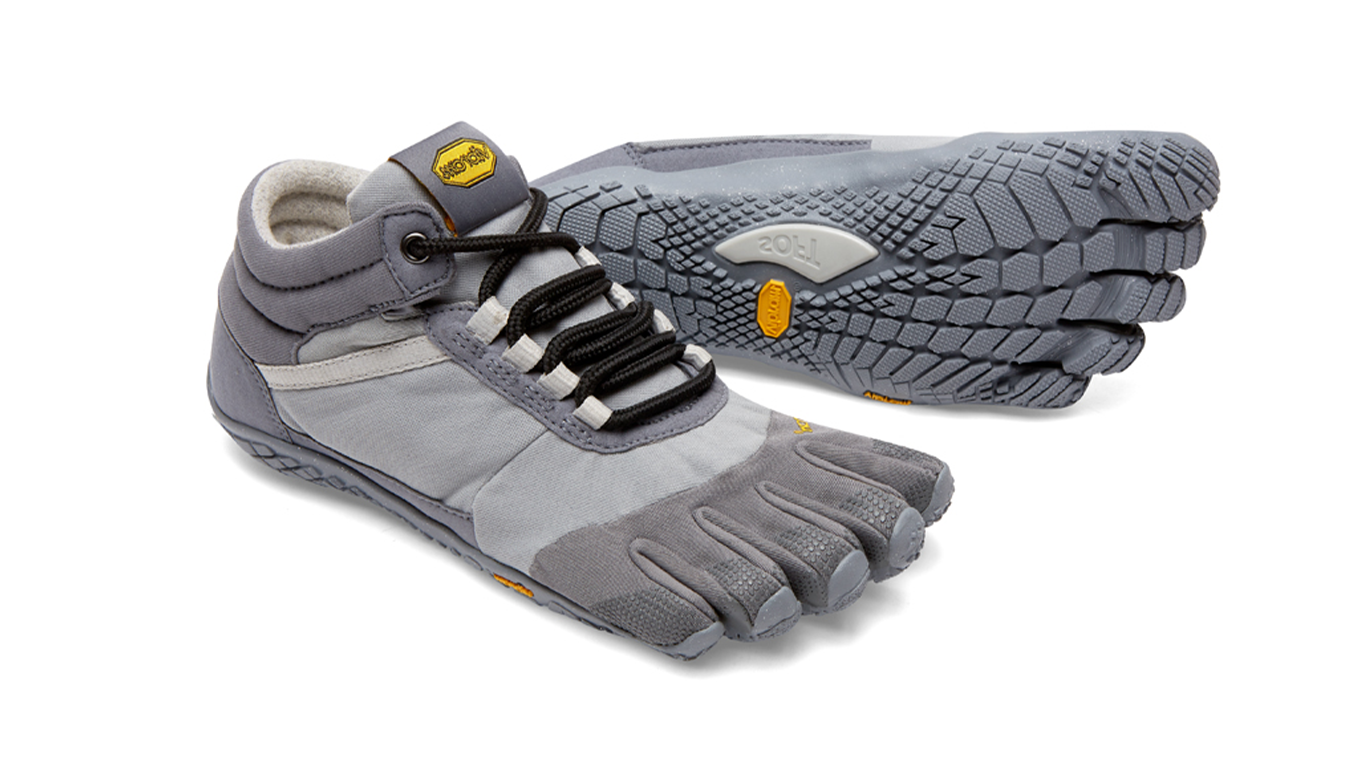 FiveFingers Zehenschuh als Paar, graues Modell mit Schnellverschluss, eine Seitenansicht und eine Ansicht der Profilsohle, 3,5 mm flexible Gummisohle
