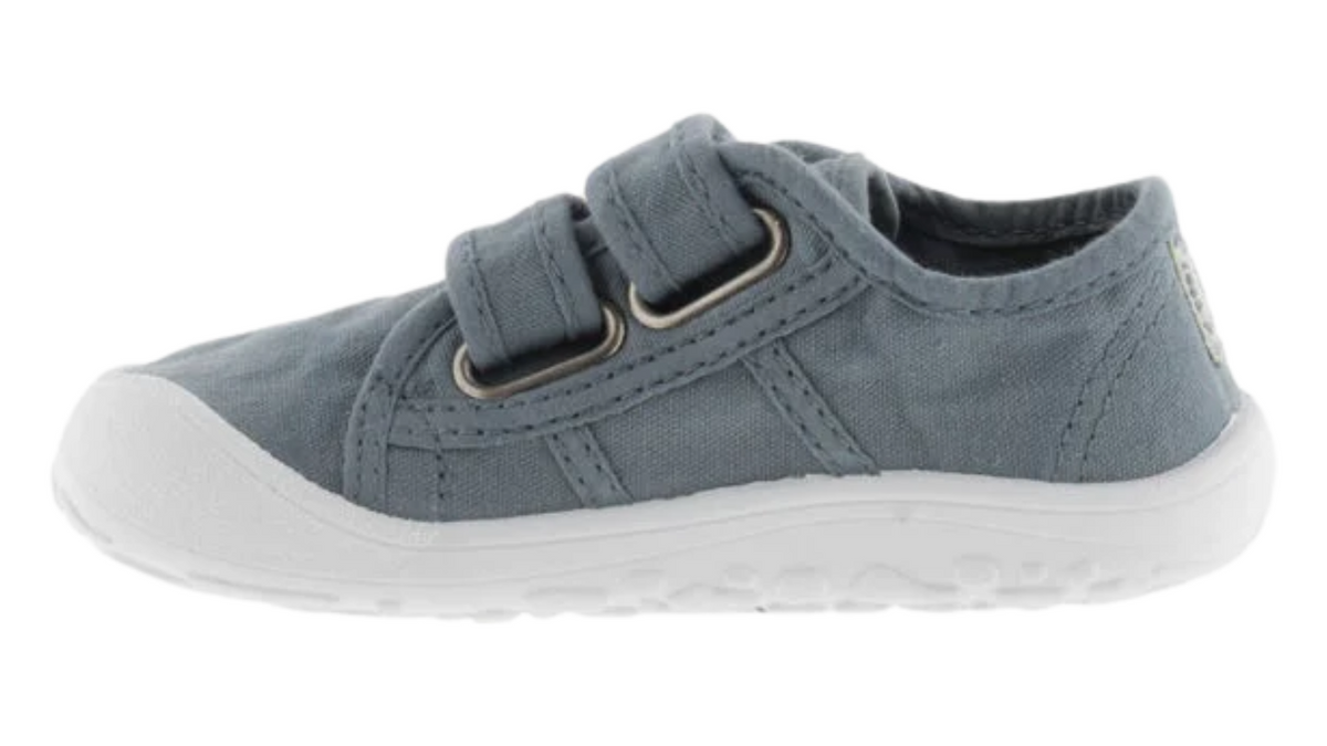 Barfußschuh für Kinder mit breiter Zehenbox, flexibler Sohle und zwei Klettverschlüssen, geschlossener Zehenbereich, Seitenansicht innen