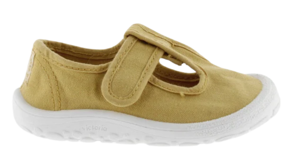 Barfußschuh für Kinder mit breiter Zehenbox, flexibler Sohle und Klettverschluss, geschlossener Zehenbereich, Seitenansicht außen