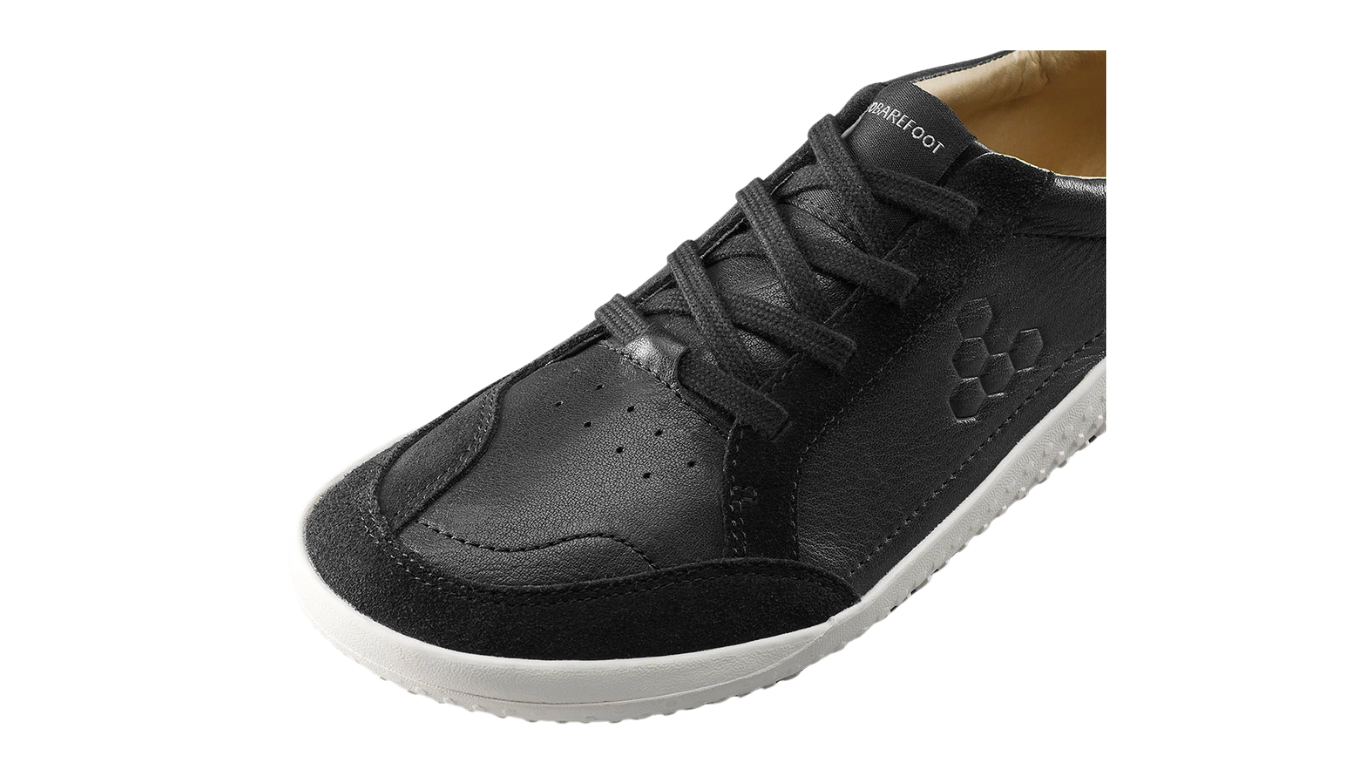 Barfußschuh mit Schnürung, breite Zehenbox, flexible Sohle, geschlossener Fersenbereich, Detailansicht Zehenbox