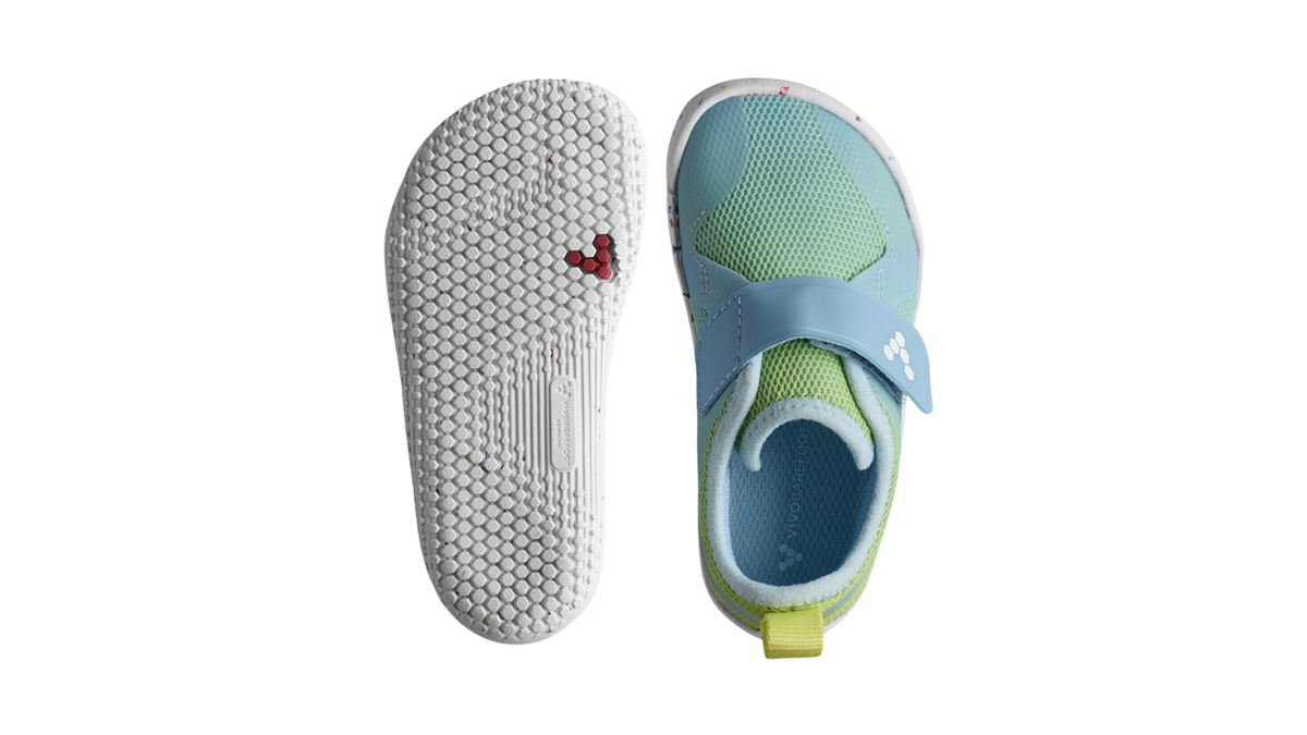 Barfußschuh für Kinder, geschlossene Zehen und geschlossener Fersenbereich, Klettverschluss, flexible Sohle, Ansicht von unten und Draufsicht, Paar