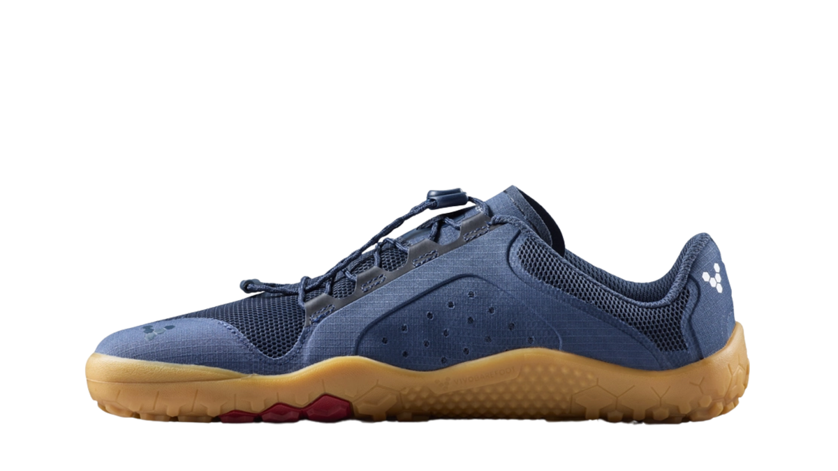 Barfußschuh, geschlossene Zehen und geschlossener Fersenbereich, Schnürung mit Schnellverschluss, profilierte Sohle, Seitenansicht innen, Einzelschuh