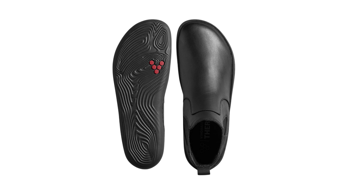 Zwei Chelsea-Barfußschuhe für Erwachsene, einer mit sichtbarer Laufsohle, einer mit sichtbarer Öffnung, Ansicht von unten und Draufsicht