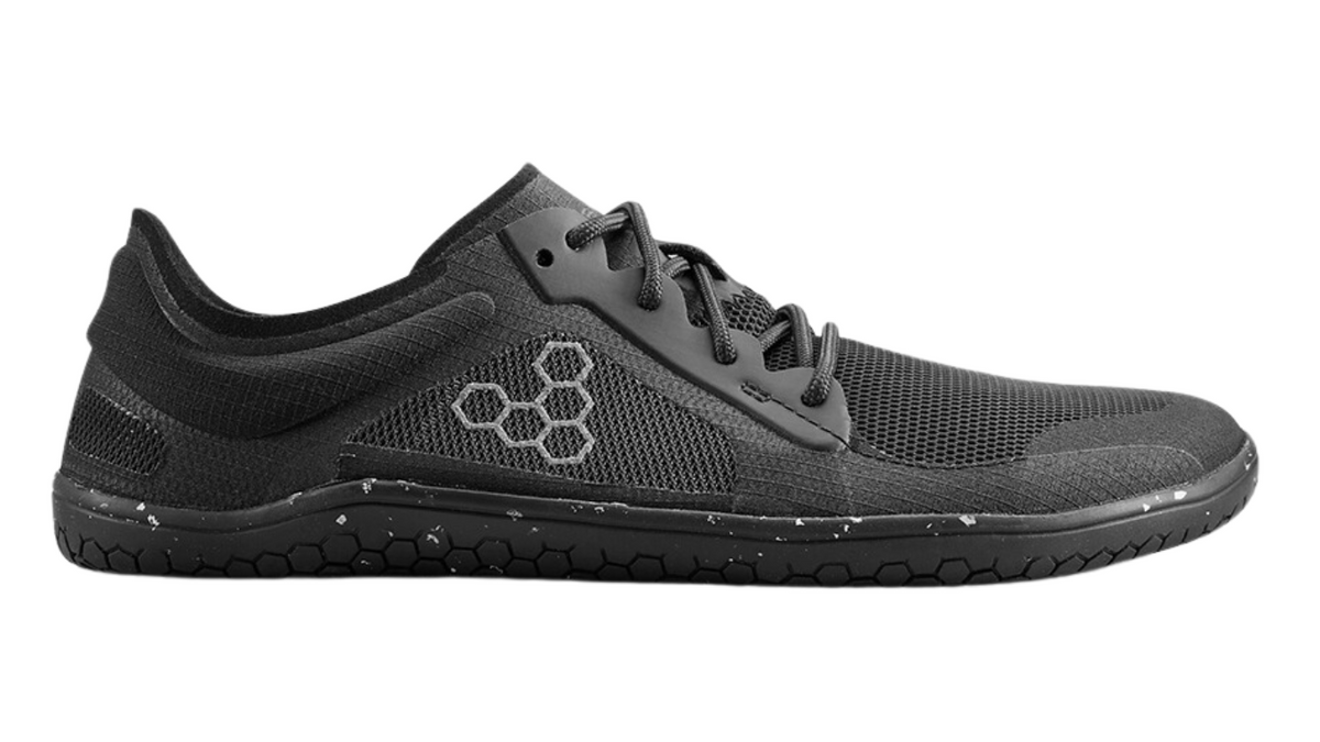 Barfußschuh für Erwachsene mit Schnürung, breiter Zehenbox und geschlossenem Fersenbereich, Seitenansicht außen