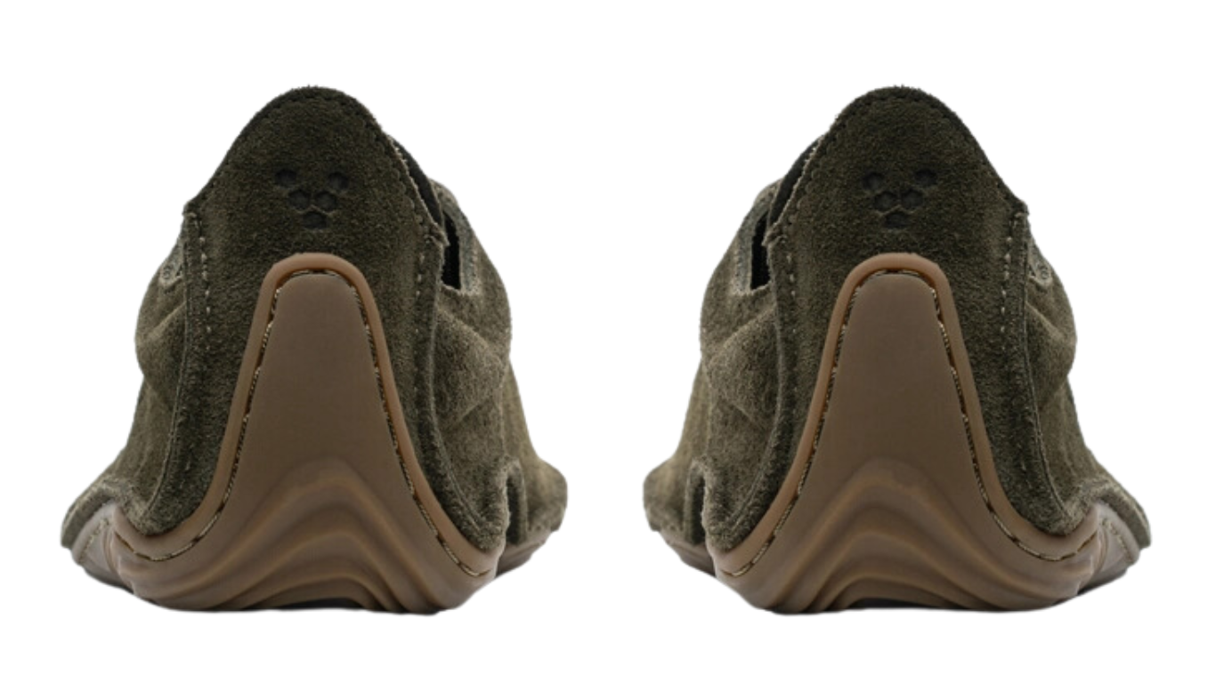 Barfußschuh mit Schnürung, breite Zehenbox, flexible Sohle, geschlossener Fersenbereich, Rückansicht als Paar