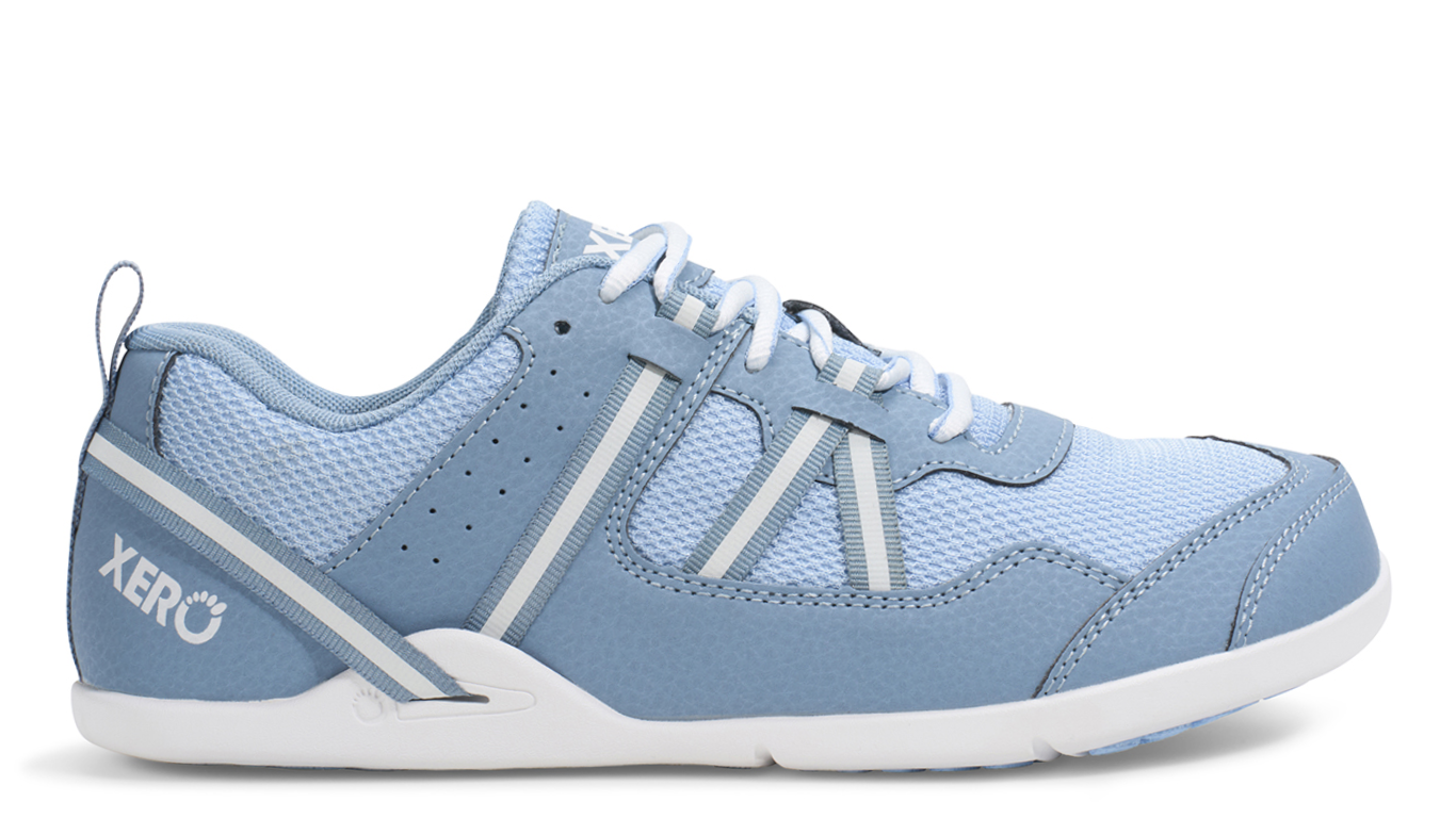 Barfußschuh mit Schnürung, breite Zehenbox, flexible Sohle, geschlossener Fersenbereich, Seitenansicht außen, einzelner Schuh