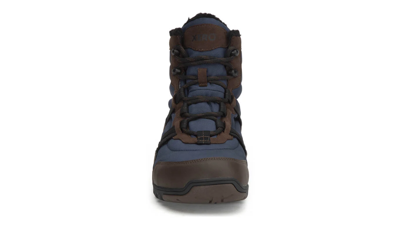 Barfußwinterstiefel, geschlossene Zehen und geschlossener Fersenbereich, Schnürung mit Ösen, profilierte Sohle, einzelner Schuh, Vorderansicht