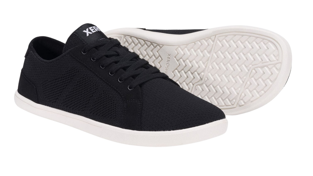 Barfußschuh mit Schnürung, breite Zehenbox, flexible Sohle, geschlossener Fersenbereich, schräge Vorderansicht und Ansicht von unten