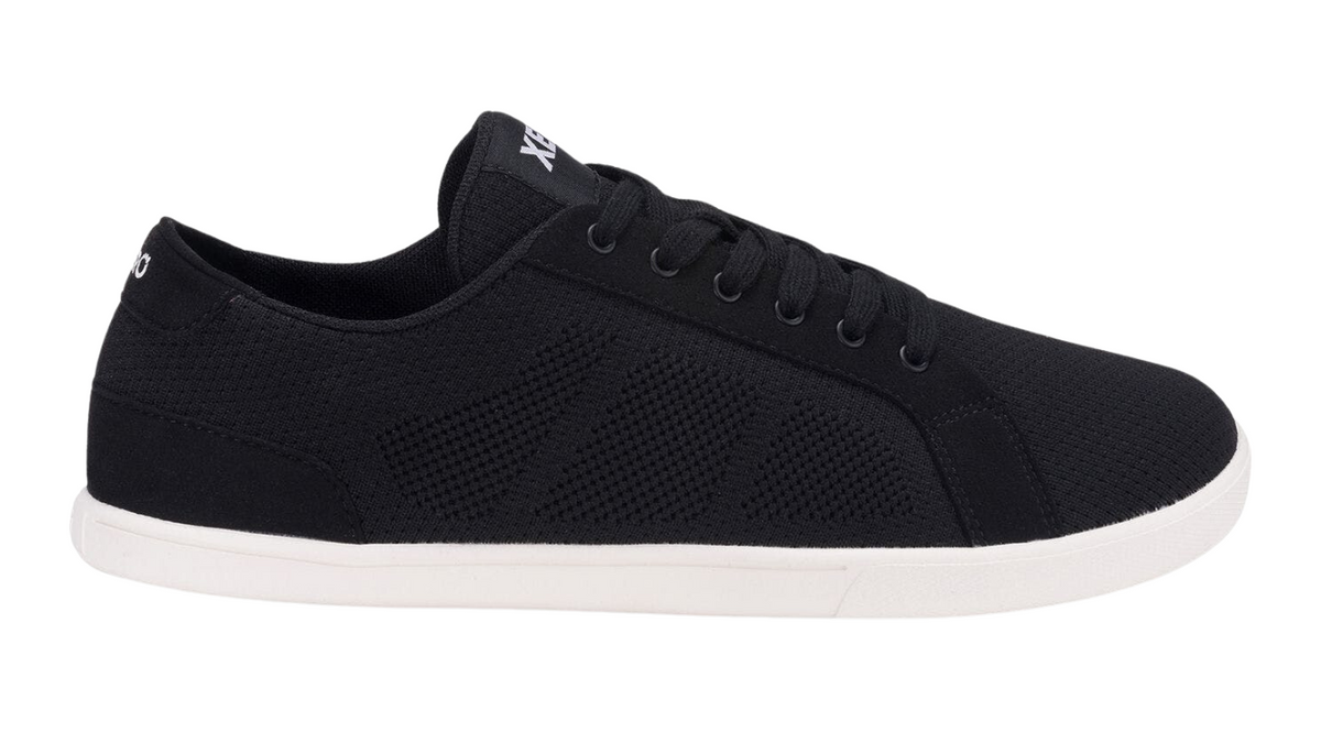 Barfußschuh mit Schnürung, breite Zehenbox, flexible Sohle, geschlossener Fersenbereich, Seitenansicht außen, einzelner Schuh