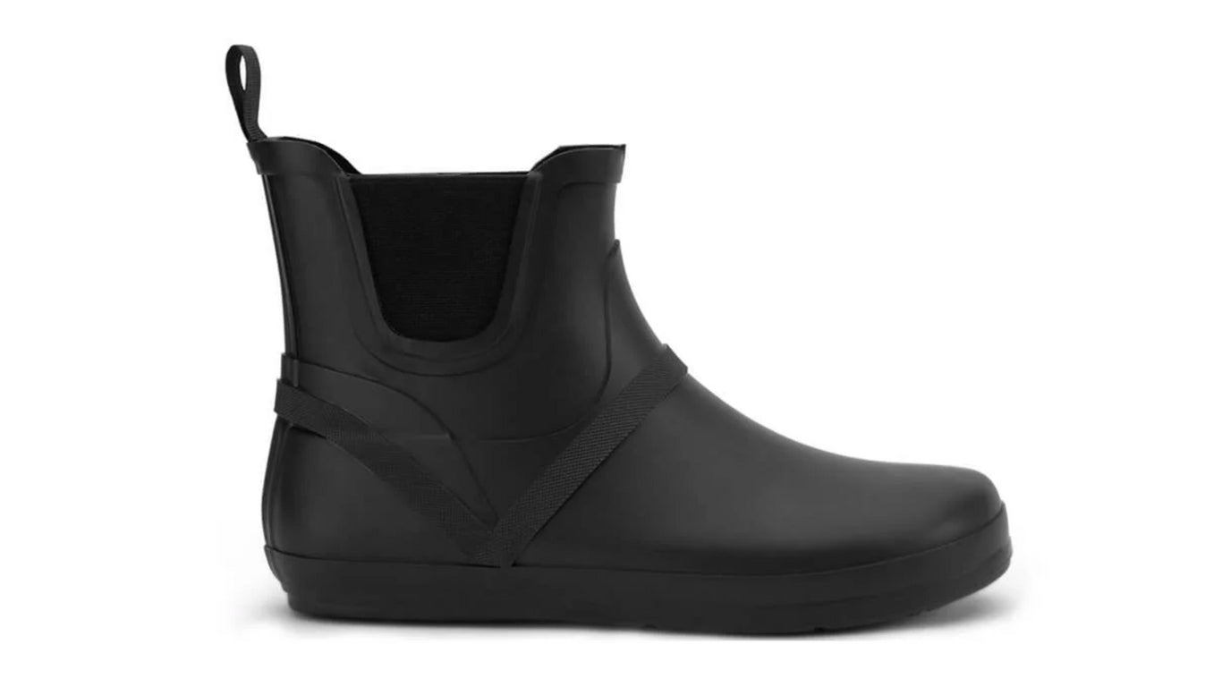 Barfußstiefel mit elastischem Einstieg, breite Zehenbox, flexible Sohle, geschlossener Schaft, geschlossener Fersenbereich, Seitenansicht außen, einzelner Schuh