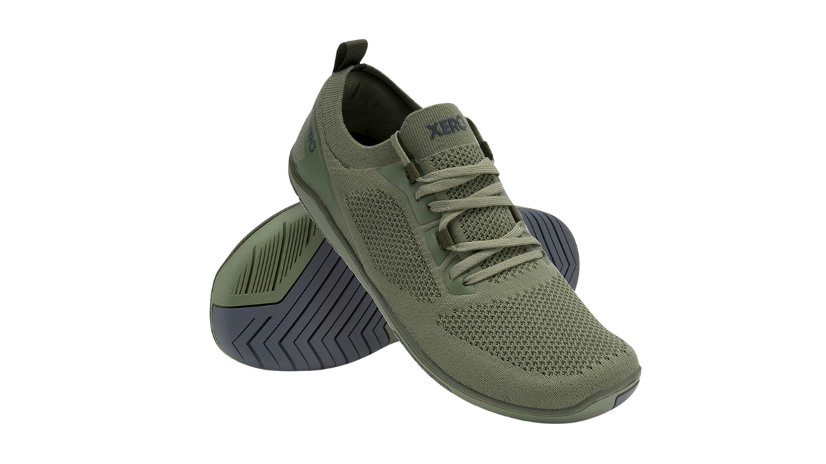 Barfußschuh, geschlossene Zehen und geschlossener Fersenbereich, Schnürung, flexible Sohle, Paar, schräge Vorderansicht