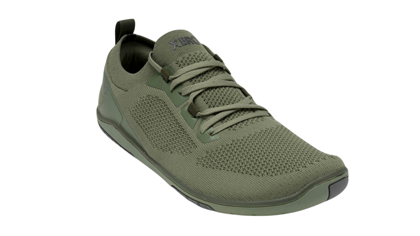Barfußschuh, geschlossene Zehen und geschlossener Fersenbereich, Schnürung, flexible Sohle, Einzelschuh, schräge Vorderansicht