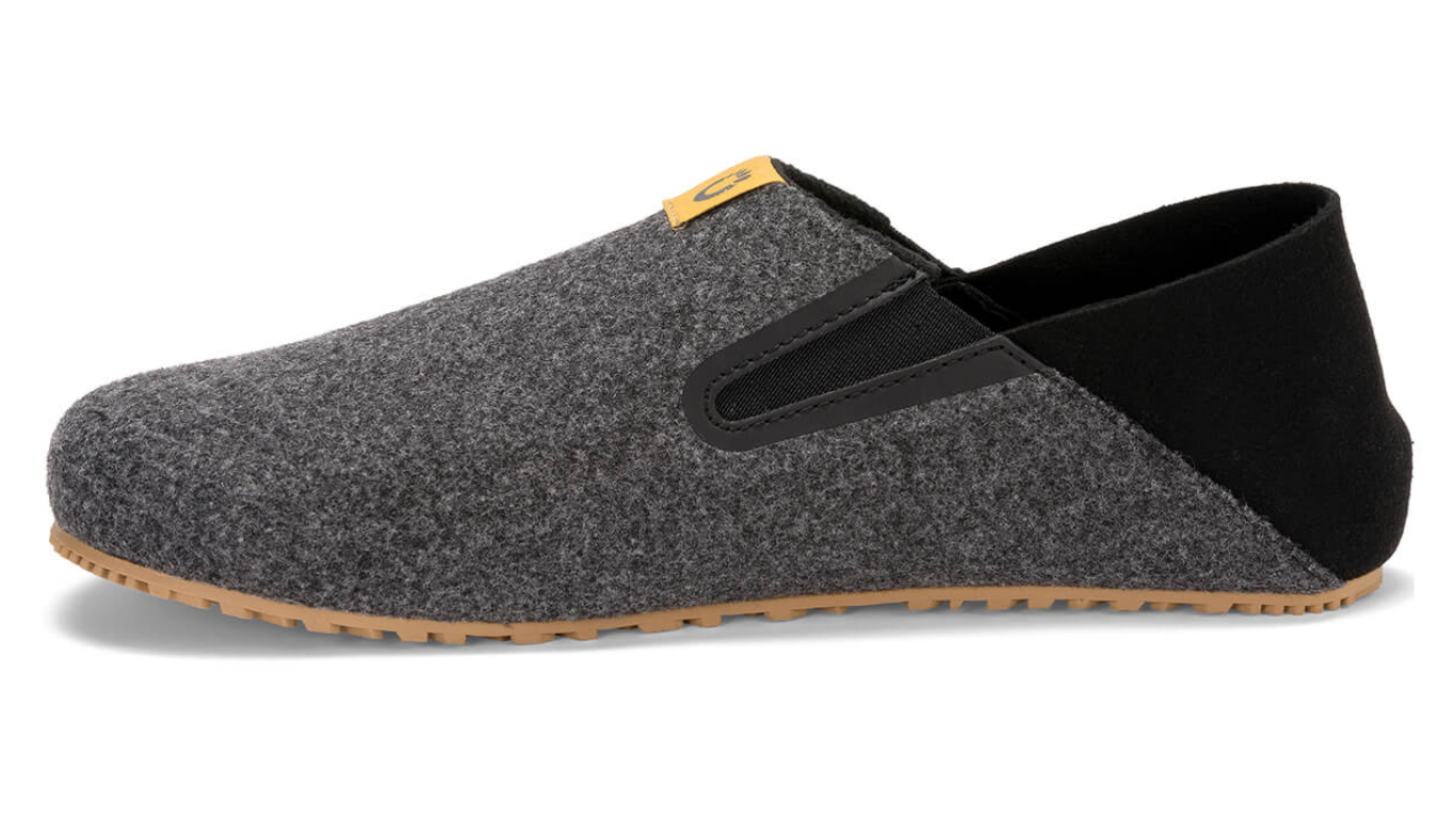 Barfußhausschuh, geschlossene Zehen und geschlossener Fersenbereich, elastischer Einstieg ohne Verschluss, flexible Sohle, Einzelschuh, Seitenansicht innen