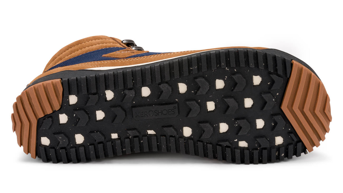 Knöchelhoher Barfußwanderschuh für Erwachsene als einzelner Schuh, profilierte flexible Sohle, Ansicht von unten.