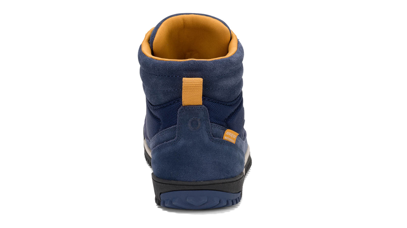 Barfußwanderstiefel, geschlossene Zehen und geschlossener Fersenbereich, Schnürung mit Ösen, profilierte Sohle, einzelner Schuh, Rückansicht