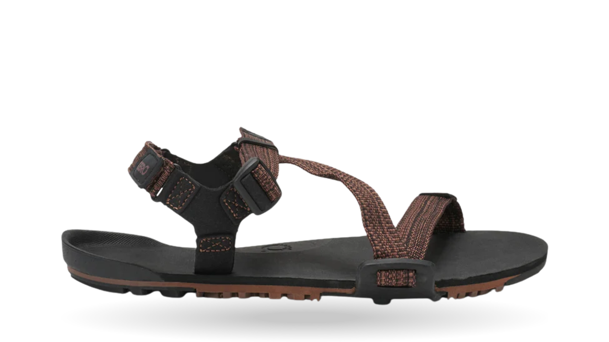Barfußsandale, offene Zehen und offener Fersenbereich, Riemenkonstruktion mit verstellbaren Riemen, profilierte Sohle, Einzelschuh, Seitenansicht außen