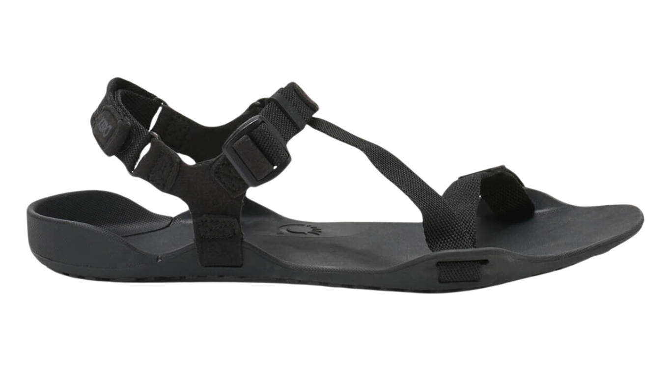 Barfußsandale, offene Zehen und offener Fersenbereich, Riemenkonstruktion mit verstellbaren Riemen, flexible Sohle, Einzelschuh, Seitenansicht außen