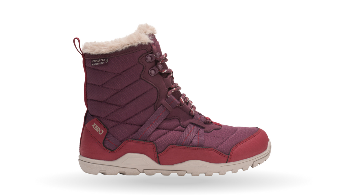 Barfußwinterstiefel, geschlossene Zehen und geschlossener Fersenbereich, Schnürung mit Ösen, profilierte Sohle, Einzelschuh, Seitenansicht außen