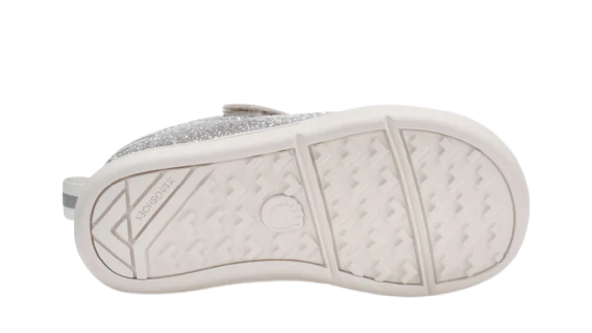 Barfußschuh für Kinder als Einzelschuh, geschlossene Zehen und geschlossener Fersenbereich, Klettverschluss und Schnürung, flexible Sohle, Ansicht von unten
