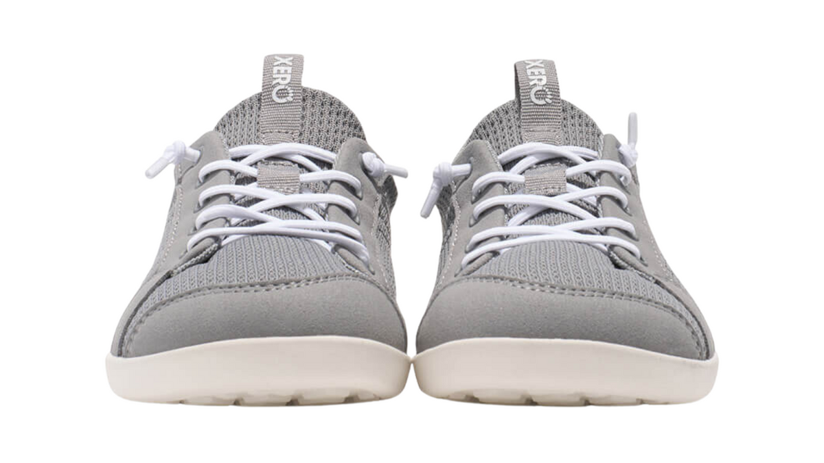 Barfußschuh mit Schnürung, breite Zehenbox, flexible Sohle, geschlossener Fersenbereich, Vorderansicht als Paar