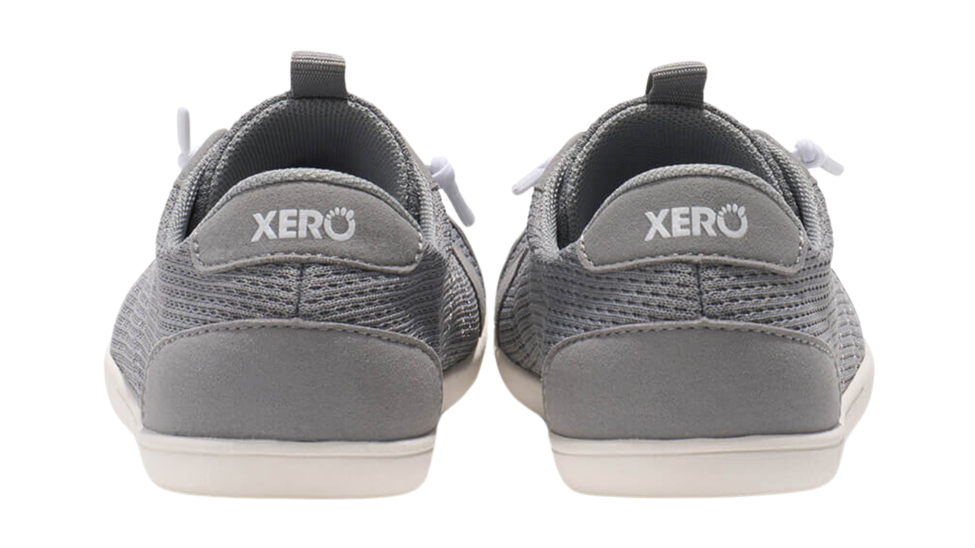 Barfußschuh mit Schnürung, breite Zehenbox, flexible Sohle, geschlossener Fersenbereich, Rückansicht als Paar