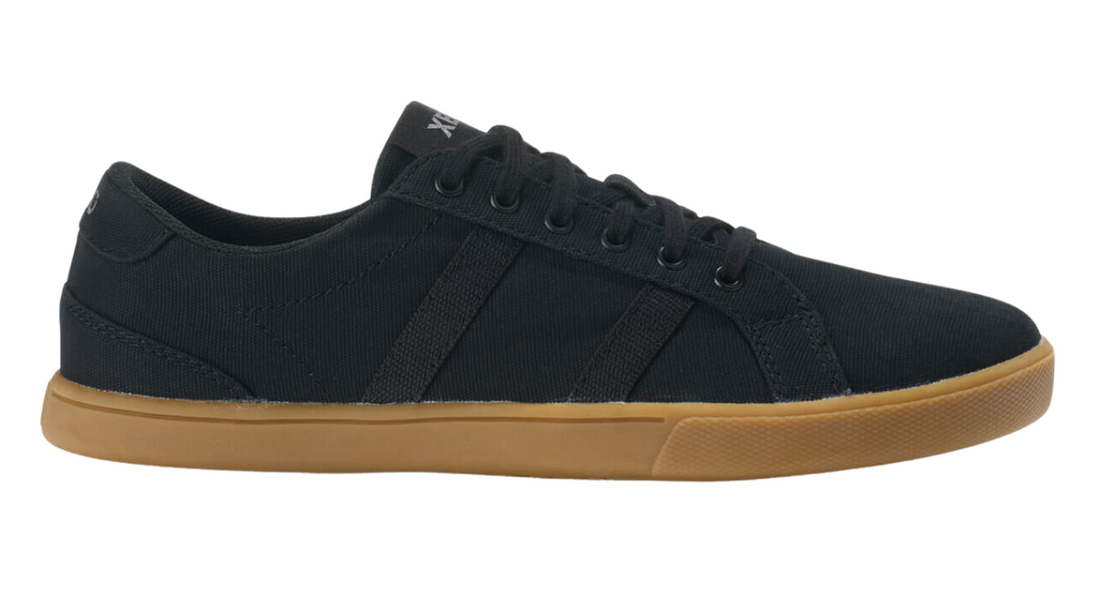 Barfußschuh mit Schnürung, breite Zehenbox, flexible Sohle, geschlossener Fersenbereich, Seitenansicht außen, einzelner Schuh