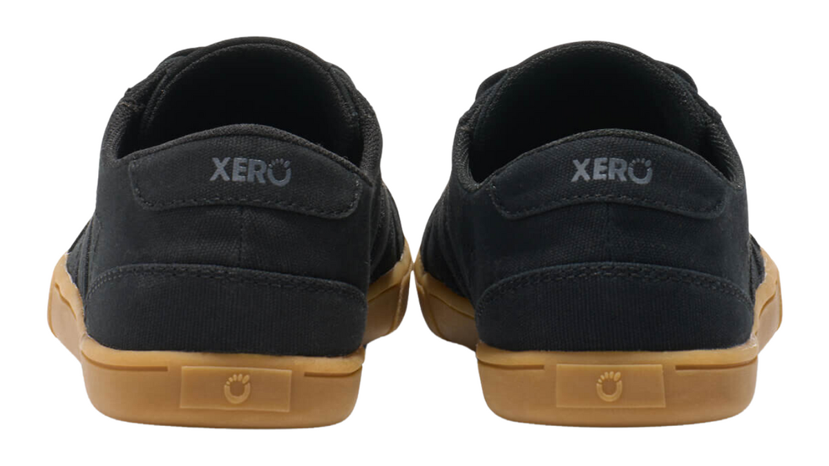 Barfußschuh mit Schnürung, breite Zehenbox, flexible Sohle, geschlossener Fersenbereich, Rückansicht als Paar