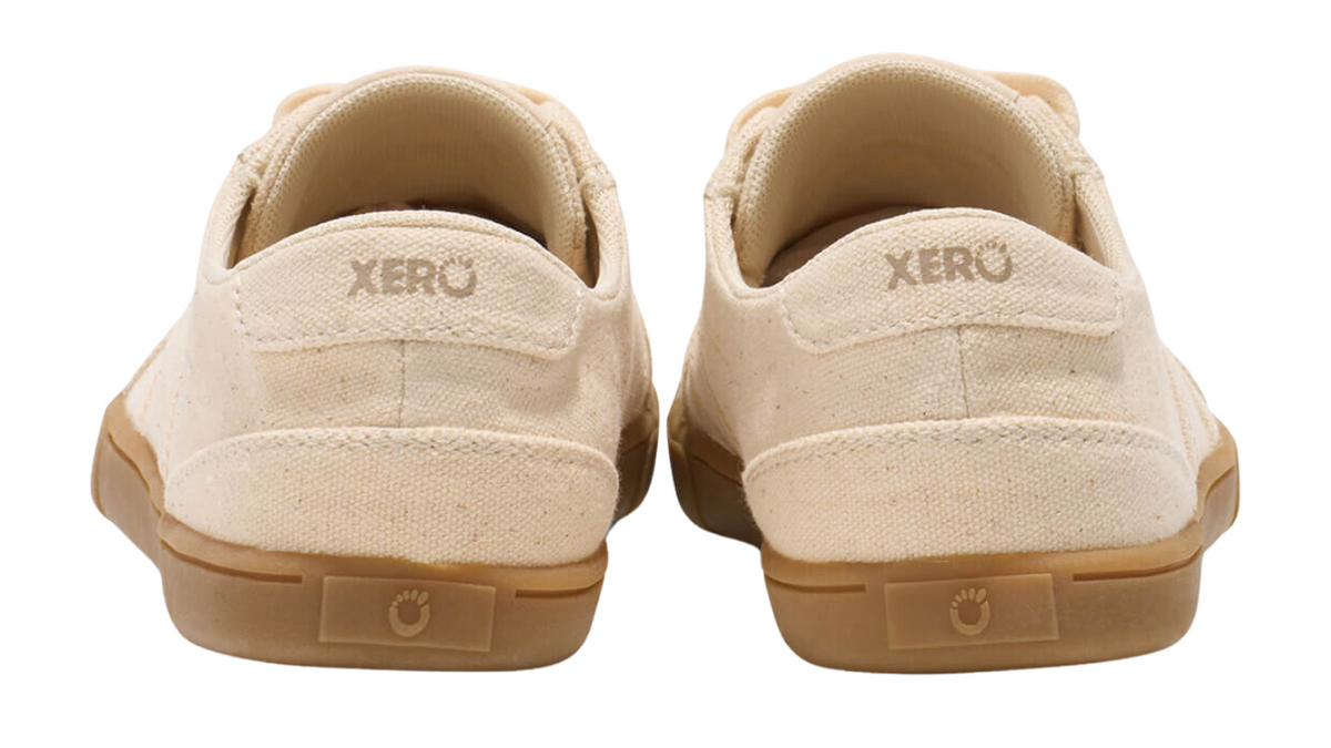 Barfußschuh mit Schnürung, breite Zehenbox, flexible Sohle, geschlossener Fersenbereich, Rückansicht als Paar