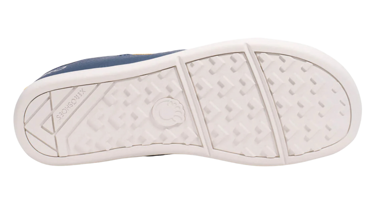 Barfußturnschuh für Kinder als einzelner Schuh, profilierte flexible Sohle, Ansicht von unten.