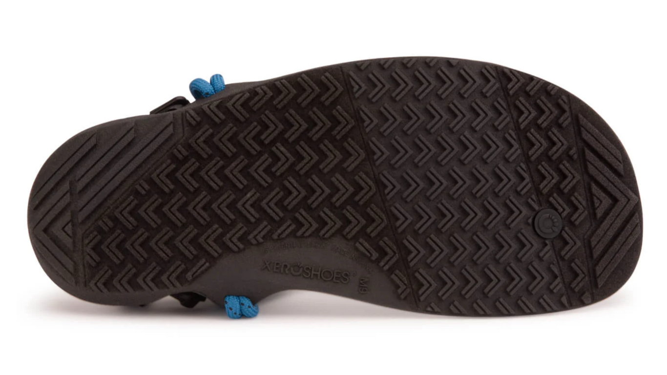 Barfußsandale mit flexibler Sohle, breite Sohlenform im Vorfußbereich, Ansicht von unten, einzelner Schuh