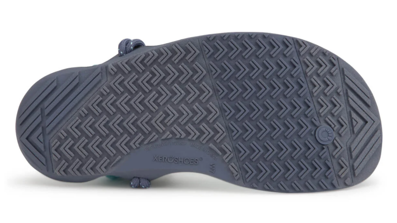 Barfußsandale mit flexibler Sohle, breite Sohlenform im Vorfußbereich, Ansicht von unten, einzelner Schuh