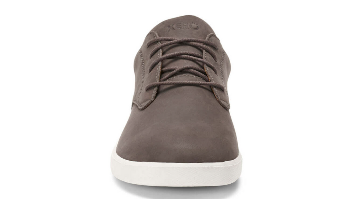 Barfußschuh, geschlossene Zehen und geschlossener Fersenbereich, Schnürung, flexible Sohle, Einzelschuh, Vorderansicht