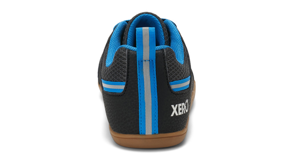 Barfußturnschuh für Kinder als einzelner Schuh, geschlossener Fersenbereich, Rückansicht.